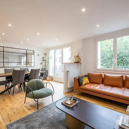 Rollin - Beautiful Renovated Flat In The Heart Of *