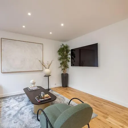 Appartement Rollin - Beautiful Renovated Flat In The Heart Of Parijs