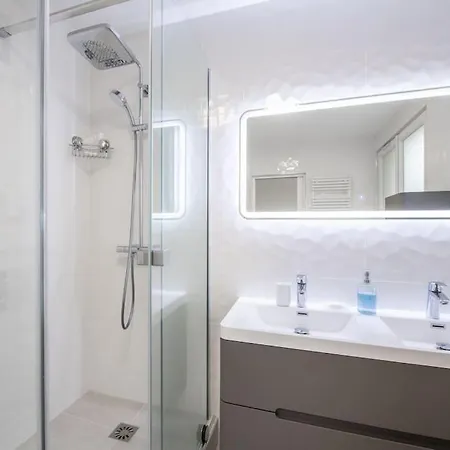 Rollin - Beautiful Renovated Flat In The Heart Of