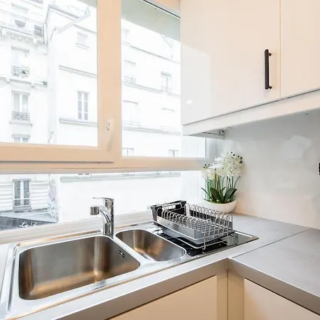 Appartement Rollin - Beautiful Renovated Flat In The Heart Of Parijs