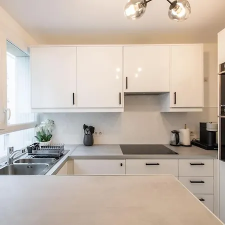 Appartement Rollin - Beautiful Renovated Flat In The Heart Of Parijs