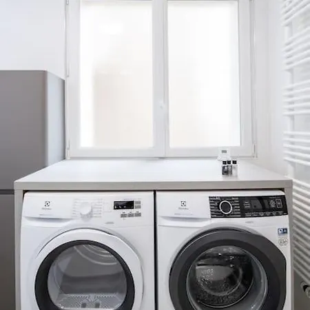 Rollin - Beautiful Renovated Flat In The Heart Of * Paris
