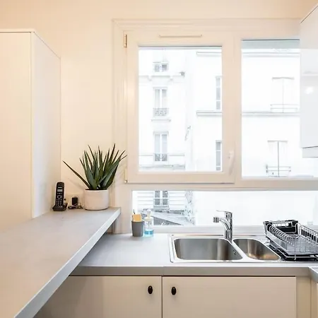Rollin - Beautiful Renovated Flat In The Heart Of * Paris
