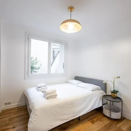 Rollin - Beautiful Renovated Flat In The Heart Of *
