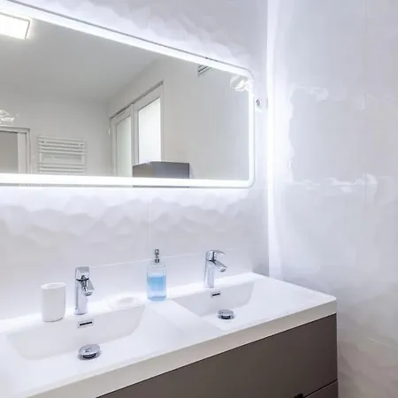 Rollin - Beautiful Renovated Flat In The Heart Of Apartment *