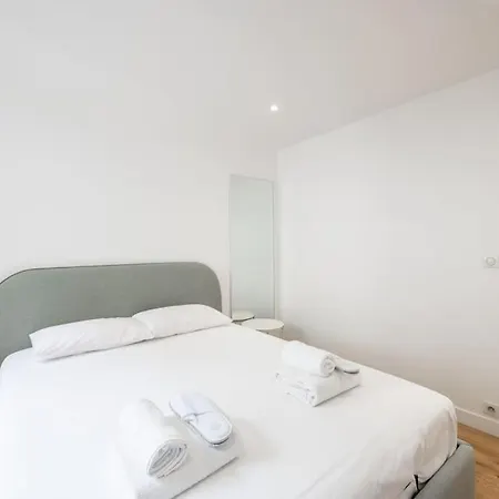 Appartement Rollin - Beautiful Renovated Flat In The Heart Of Parijs