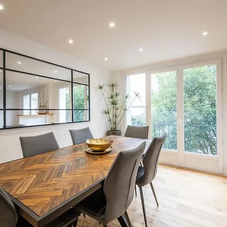 Rollin - Beautiful Renovated Flat In The Heart Of *