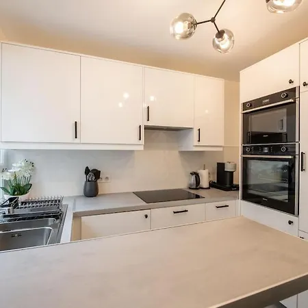 Rollin - Beautiful Renovated Flat In The Heart Of Parijs